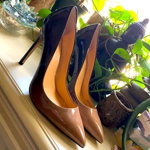 Pointed toe heel